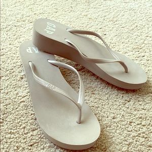 gap wedge flip flops